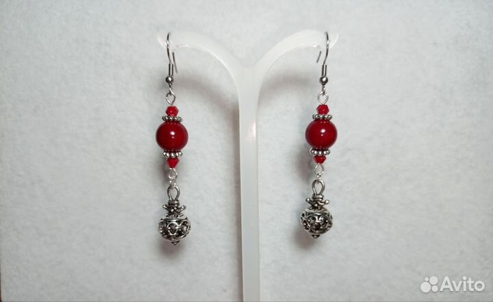 Серьги с бусинами коралла