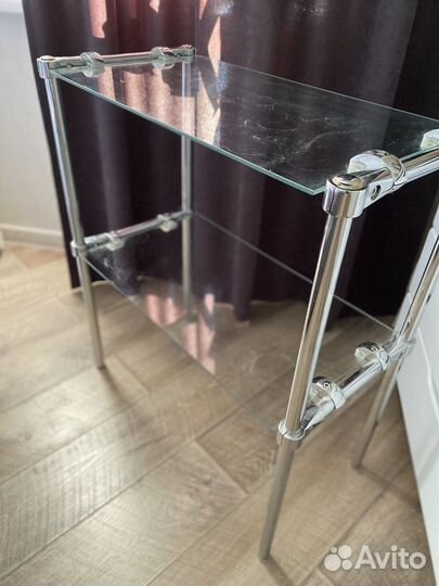 Полка стеклянная для цветов на подоконник