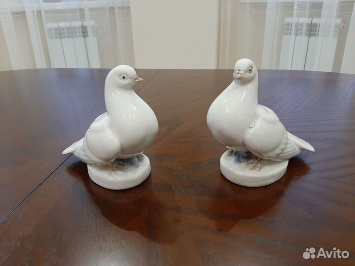 Фарфоровая статуэтка голубь