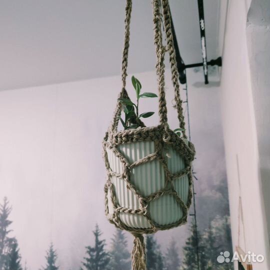 Вязанное подвесное кашпо