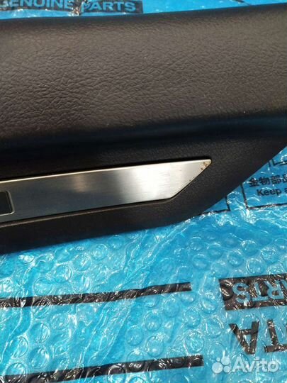 Накладка проема задней левой двери Camry 40