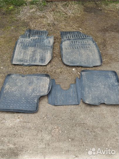 Автомобильные коврики резиновые