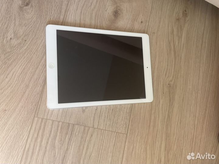 Apple iPad Air 16Gb Wi-Fi Silver (MD788)