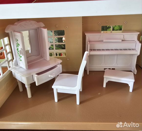 Домик кукольный