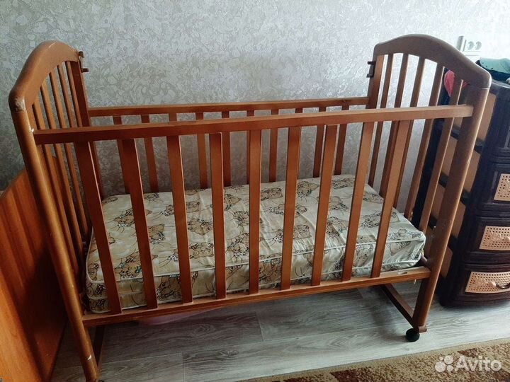 Детская кроватка