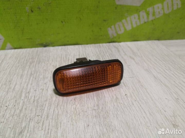 Повторитель на крыло желтый Ровер 4-серия