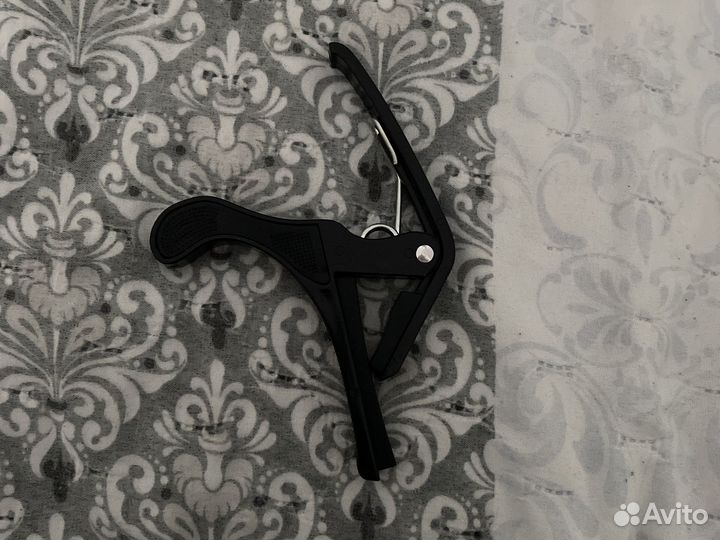 Каподастр для гитары