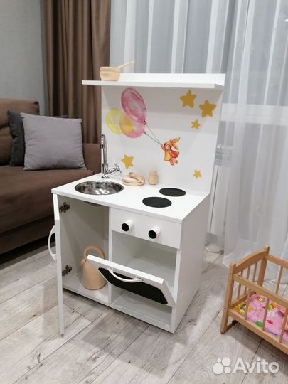 Детская деревянная кухня с холодильником