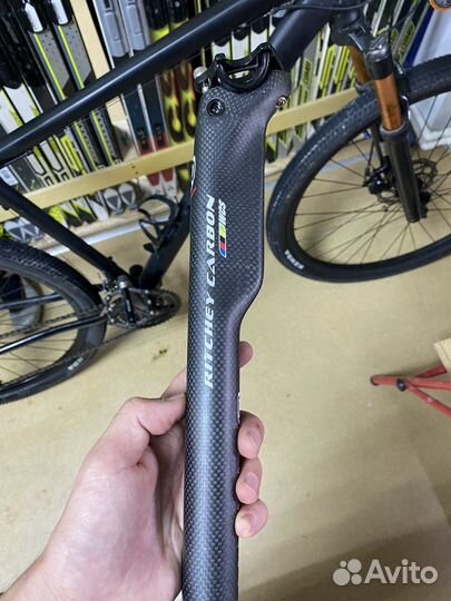 Подседальный штырь