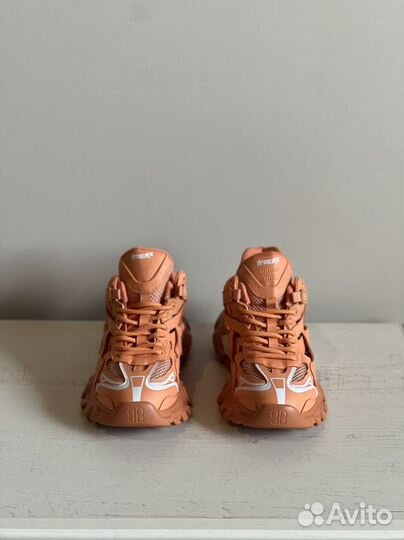 Кроссовки женские новые