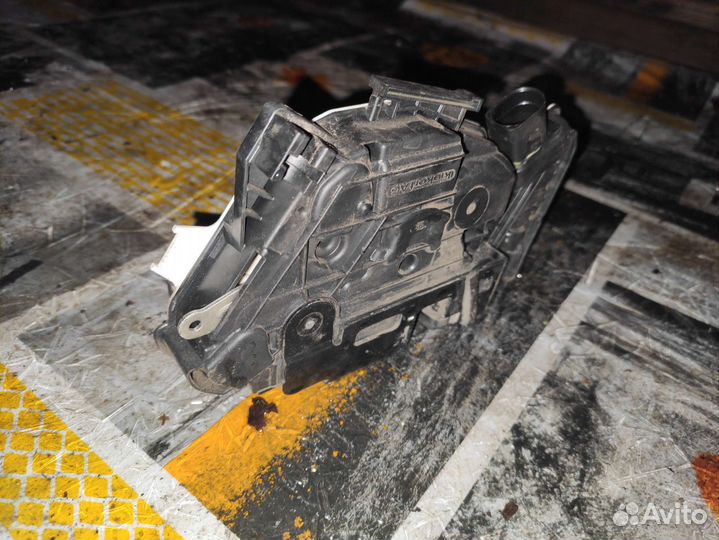 Замок передний правый VAG (Volkswagen,Skoda)