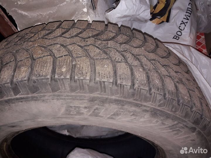 Bridgestone Blizzak Spike-01 215/70 R16 100V