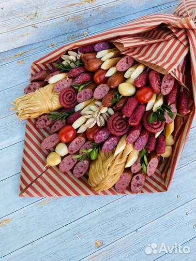 Мужской букет из колбас и сыра