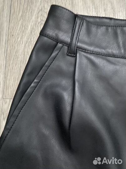 Шорты бермуды женские из эко кожи