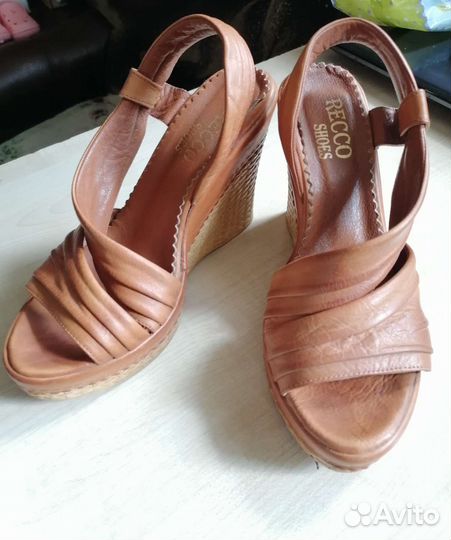 Кожаные босоножки 38 размер