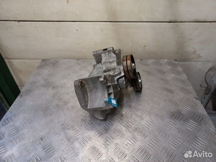 Кронштейн генератора Volkswagen Bora 1.6 AZD