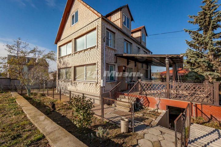 Дом 277 м² на участке 12 сот.