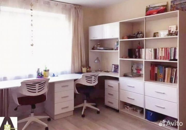 Рабочая зона у окна