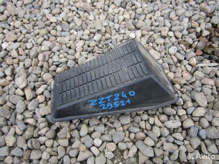 Подставка под ногу Toyota Allion ZZT240 1ZZ-FE