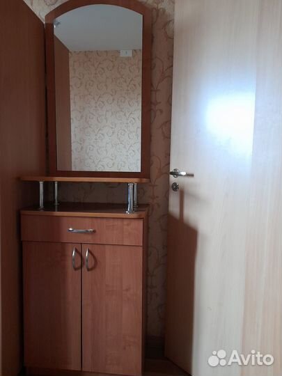 Трюмо с зеркалом