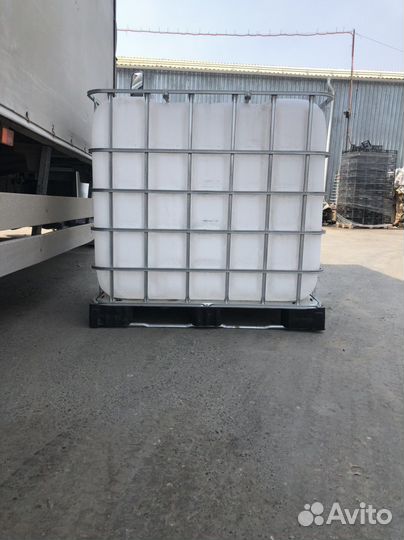 Еврокуб на металлическом поддоне, помытый, чистый