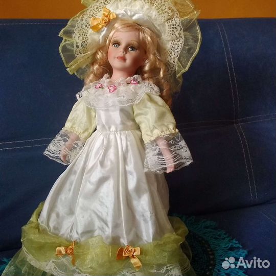 Кукла большая, фарфор