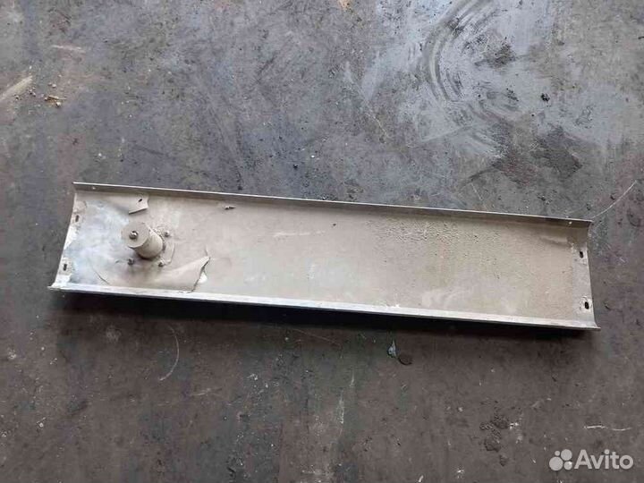 Спойлер под кабину International левый