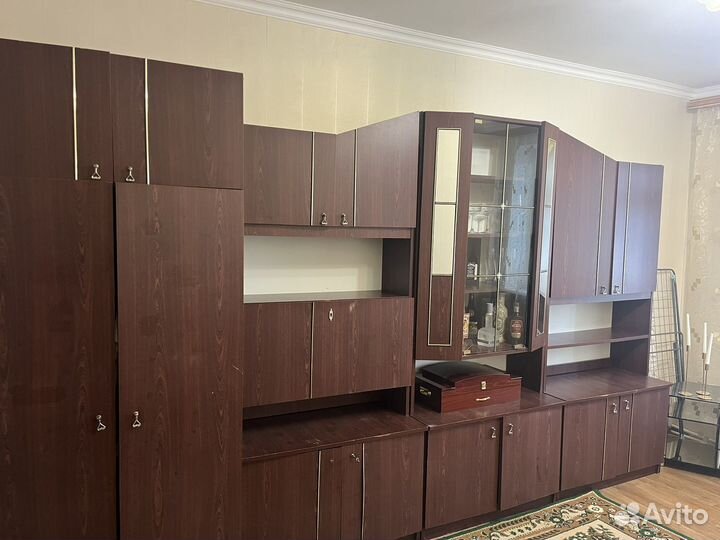 Стенка в гостинну