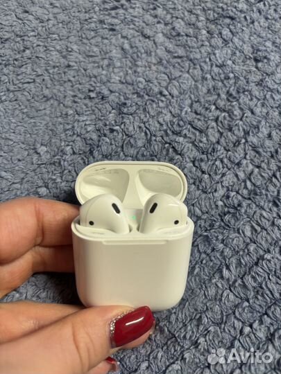 Наушники AirPods