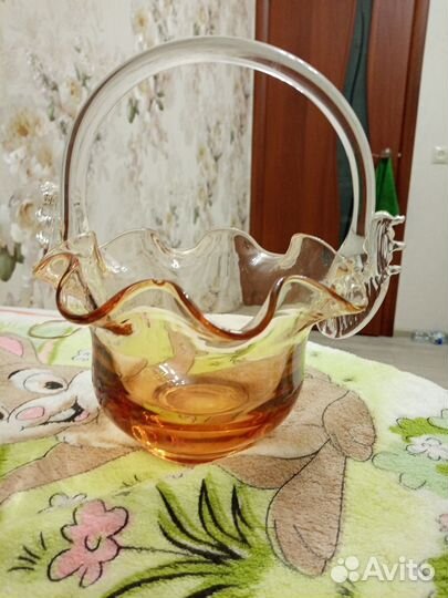 Конфетница из СССР цветное стекло вместим о5 л