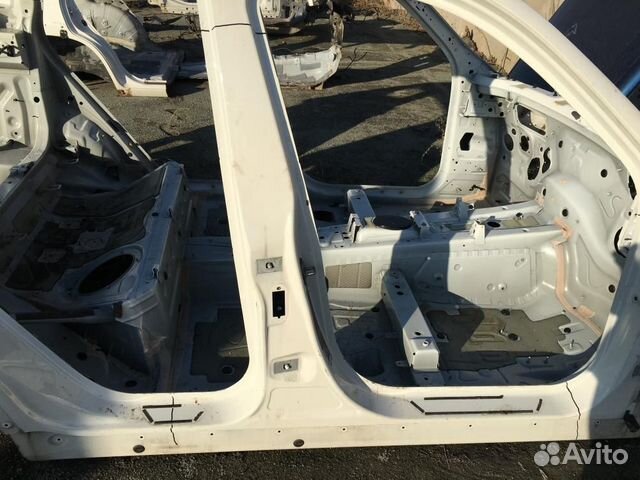 Стойка центральная правая BMW X3 F25