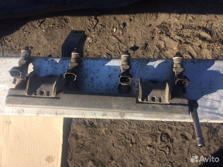 Топливная рампа в сборе Nissan Note 1.4