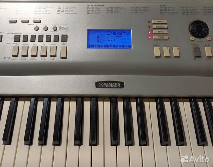 Yamaha DGX-220 синтезатор (76кл)