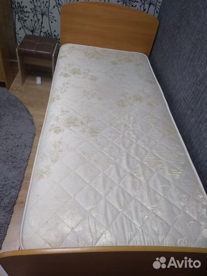 Кровать