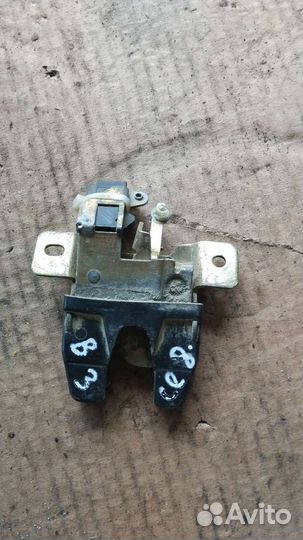 Замок багажника пассат б-3, седан