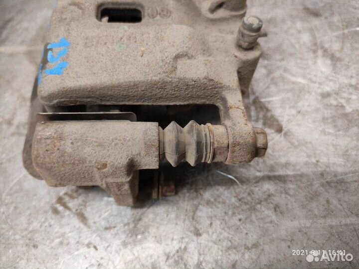 Суппорт задний правый Hyundai Santa Fe 2 D4HB 2010