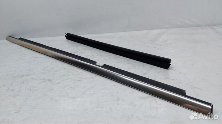 Молдинг на дверь задний левый Mercedes-Benz Glk