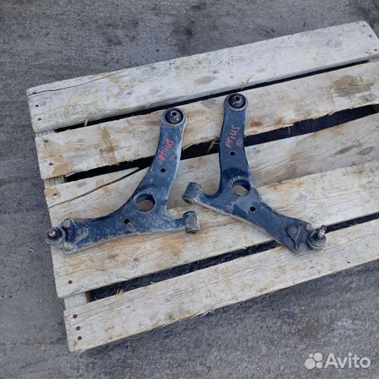 Рычаги передние Тойота Приус 10