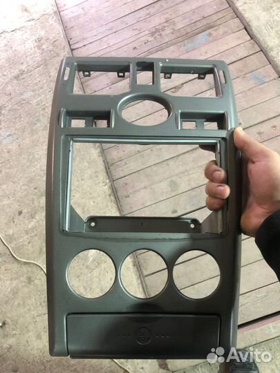 Штатная магнитола и консоль Приора 1