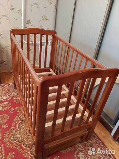 Детская кровать с продольным маятником и ящиком