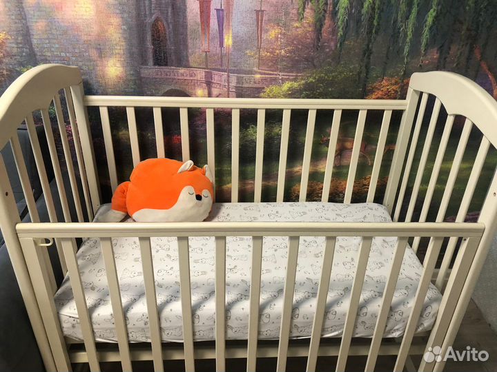 Детская кроватка с матрасом