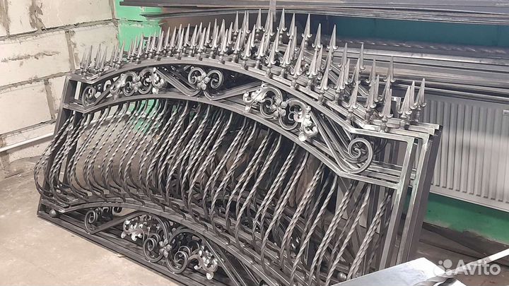 Забор кованый полисадник