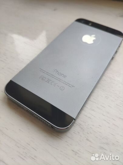 Телефон iPhone 5s