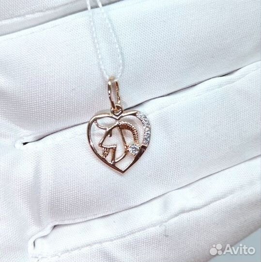 Золотая подвеска с фианитом