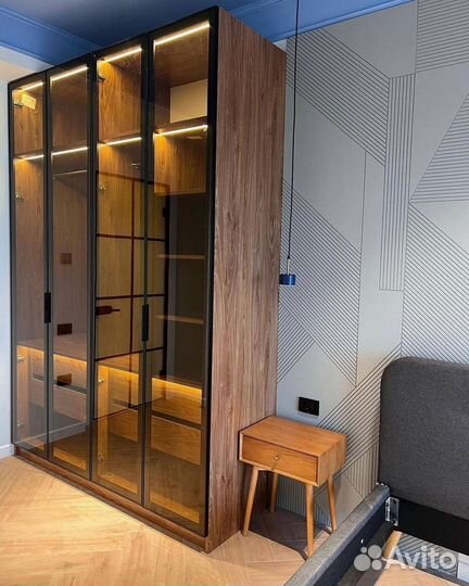 Шкаф распашной с зеркалом