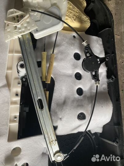 Обшивка левой передней двери mazda 6 или atenza