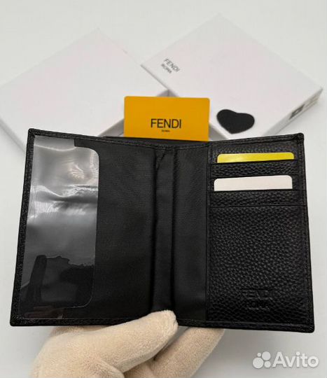 Обложка для паспорта кожаная Fendi