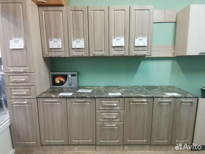 Кухонные шкафы и столы
