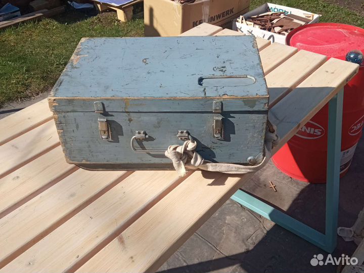 Рыболовный ящик, сапоги