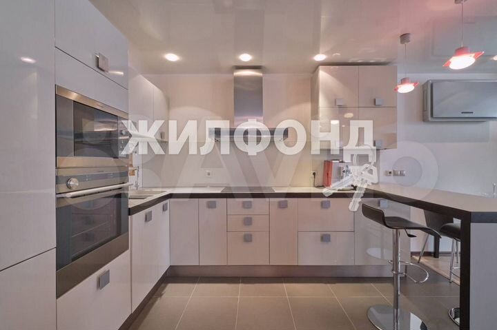 3-к. квартира, 77 м², 8/10 эт.
